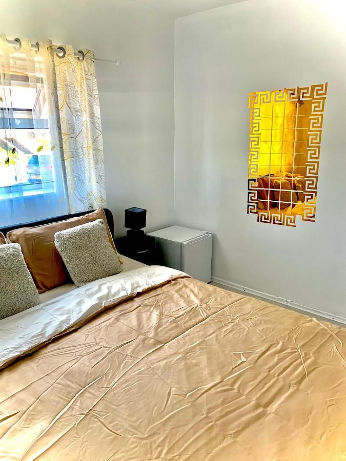 Double Room Bentilee Bucknall  Buitenkant foto