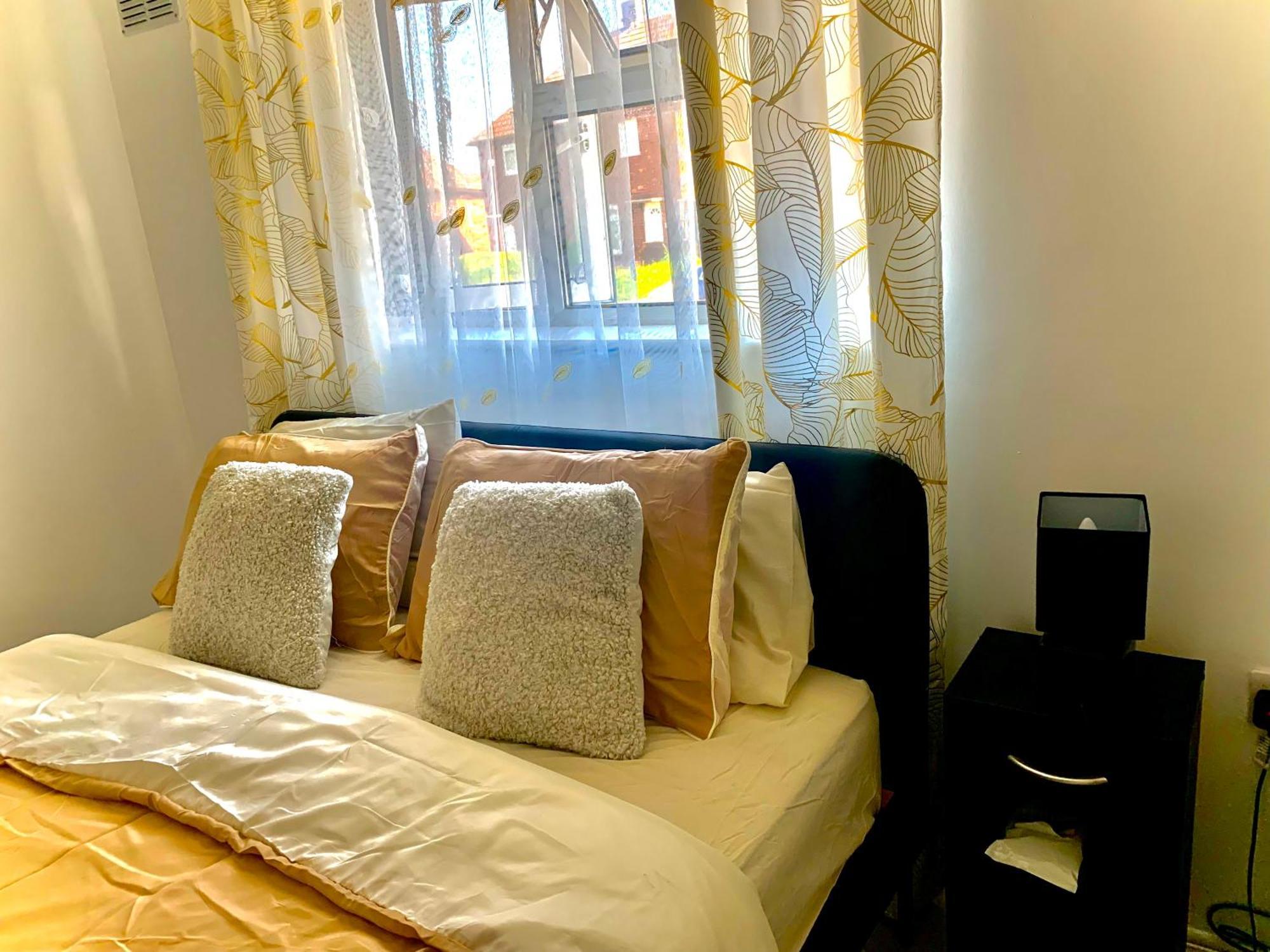 Double Room Bentilee Bucknall  Buitenkant foto